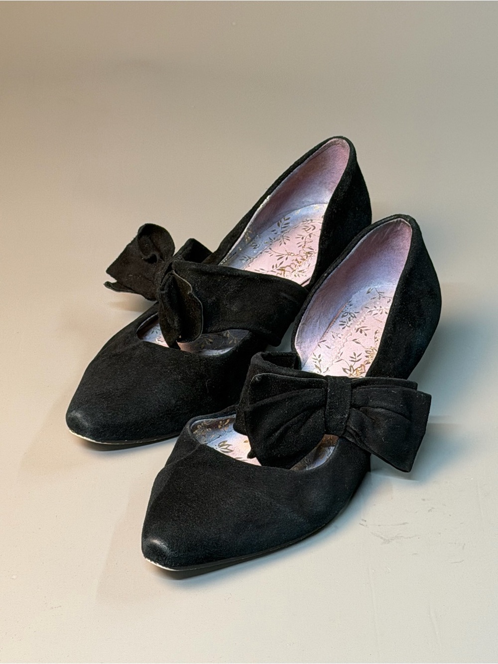Classic Black Suede Bow Pointed-Toe Heels